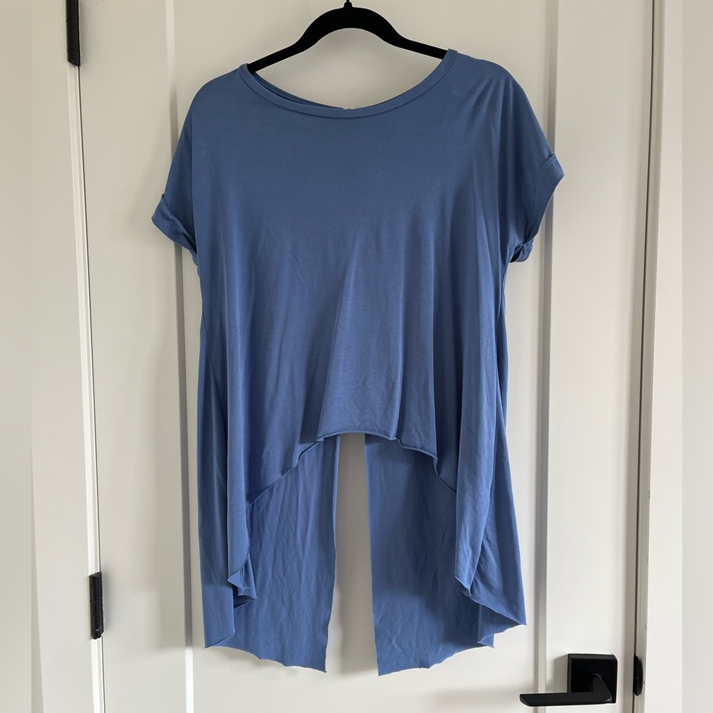 Seven Sisters Blue high-back slit tee